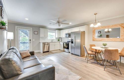 Walk to Main St and River Downtown Helen Condo - Foto 1