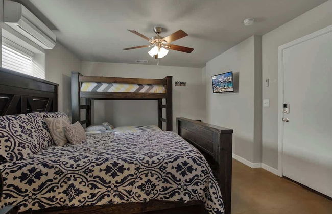 Let's Go Tubing! Awesome House-next to River! - Foto 8