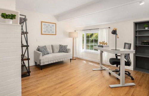 DT Bellevue Hidden Gem With a View & AC - Foto 12