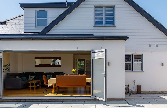 Delightful Seaside Hideaway 5 Mins to Beach - Photo 1