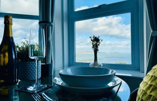 Luxury Sea View Apartment with Multi Room Balcony And Private Onsite Parking Only 300M From the Beach - Foto 17