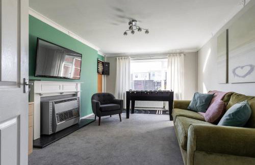 Clicketts - 3-Bedroom, Full Entire House, Sleeps 6 guests, Free wifi, Street Parking, Smart TV, Basildon, Essex London - Foto 37