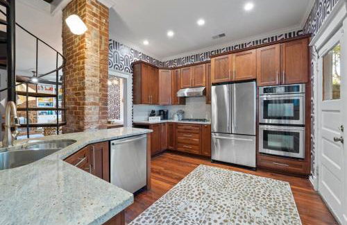 Large historical home w/ fire pit, chef kitchen. - Foto 13