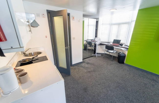 Cosy Spacious Studio Available - Photo 7