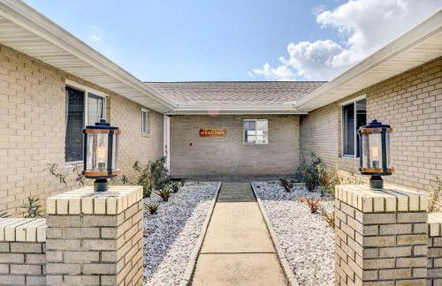 Screened Porch Waterfront Home in Deltona! - Foto 27