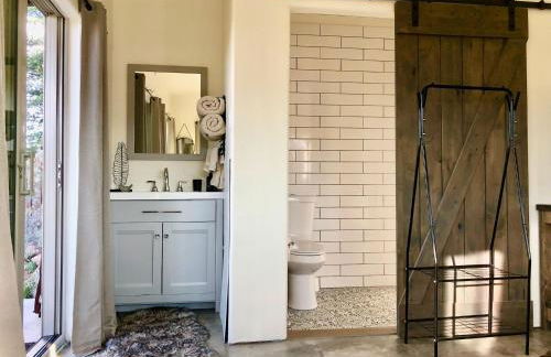 Eagles Nest Casita Luxury king memory foam bed feather pillows & duvet Amazing views, private balcony, Great location & Dog friendly - Foto 50