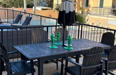 Unique 3BR, 1 of 5 Condos w/Huge Poolside Patio, Steps to Beach & Pier, Gated - Foto 62