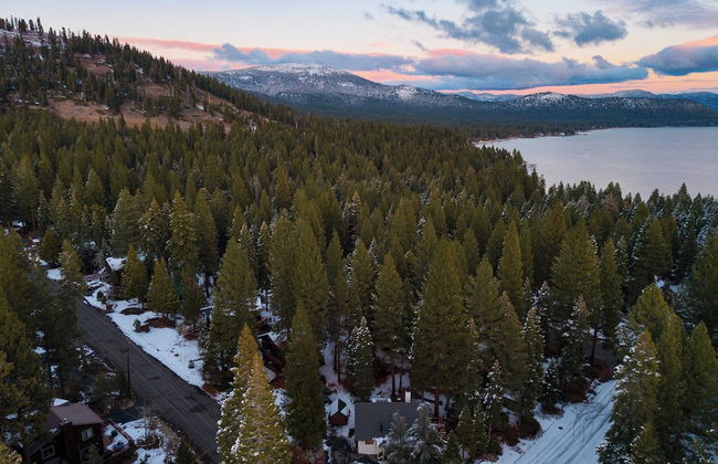 Peaceful Tahoe Retreat 5mins to Lake Cozy Modern Cabin - Foto 34