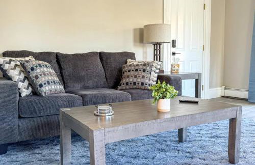 New Remodel | Mins to DHMC & Hanover | Explore NH - Foto 1