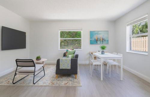 Comfy 2BR Apartment Near Las Olas with Patio, BBQ and FREE PARKING - Foto 7