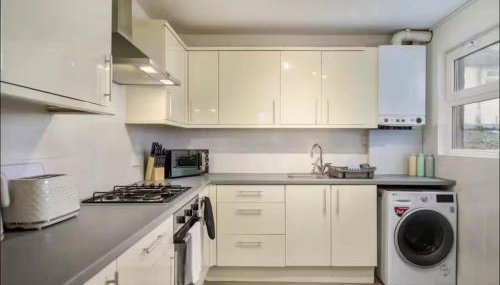 The Red Retreat, 7 Beds, Garden, Free Parking, Contractors, Fast Wifi, Smart TV - Foto 5, stove, pet friendly, toaster