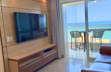 VISTA MAR DESLUMBRANTE, apto novo e moderno, a uma quadra da praia, prédio com piscina, quartos com ar condicionado, roupas de cama e banho, redes de proteção, TV 65, Wi Fi, Sky, cadeiras de praia, churrasqueira elétrica, portaria 24 horas e 2 garagens - Photo 3