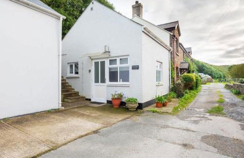 Riverside Bothy In Heart of Scenic Harbour Village - Photo 9