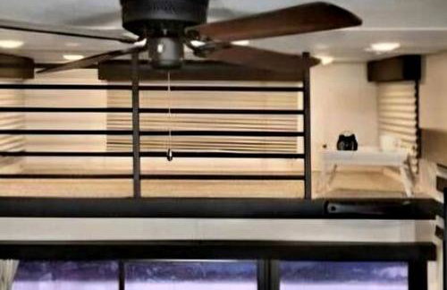Chic Tiny House with Lofted Interior Perfect for a Family Escape in Texas - Foto 11