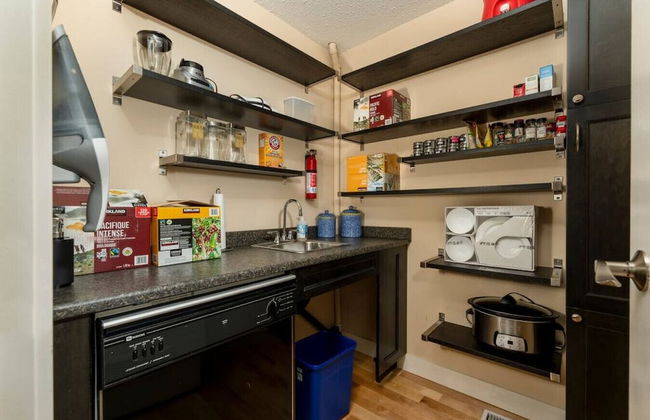 LUXURIOUS 5,500 sqft Home: 5 Br/5 Ba | PRIVATE Pool & Hot Tub | STEPS to Beach - Foto 17