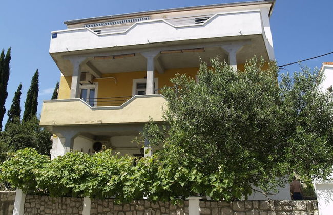 Step Away From The Beach 1-bedroom Apartment Lolov - Photo 29