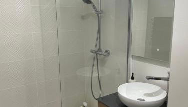 T2 design & cosy avec vue château, Centre et gare à pied, Parking gratuit - Foto 2