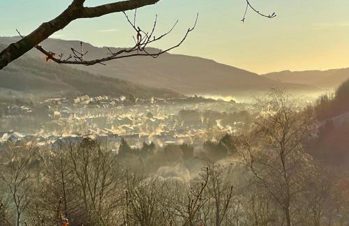 Large Historic Farmhouse in Rhondda Valley Perfect for Groups with Hot Tub - Foto 44