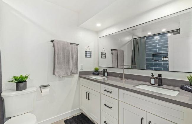 5BR Resort-style Oasis 2 Primary s Cabana Gameroom - Photo 32