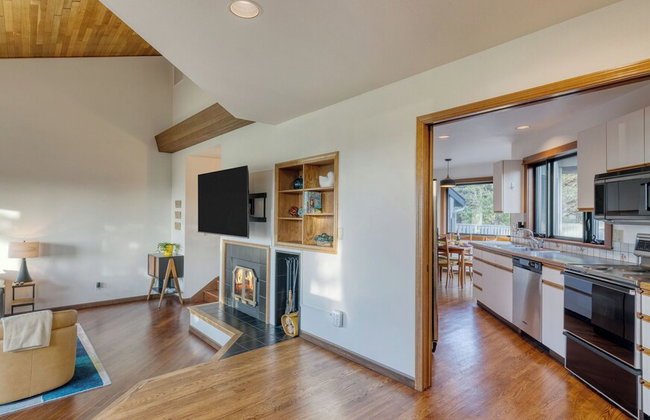 Half Block to Beach w/ Oceanview, Patio + Balcony The Shore Pine by Avantstay - Foto 92