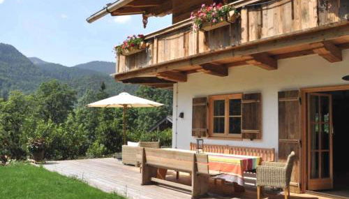 Landhaus Riedlern - Exklusives Ferienhaus in Kreuth am Tegernsee - Foto 1, Garden