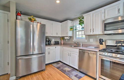 5 Mi to Beach Cape Cod Getaway with Grill - Foto 10