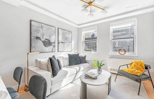 3BR Penthouse Suite with Massive Private Rooftop - Photo 7