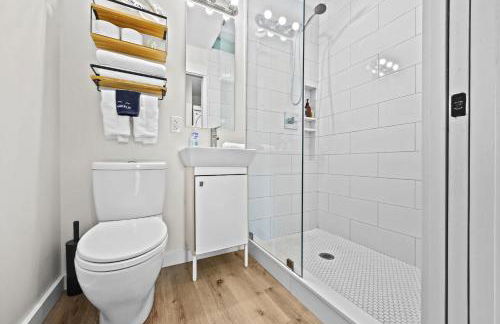 3BR 2BA Derby Home Walk to Churchill Free Parking - Foto 48