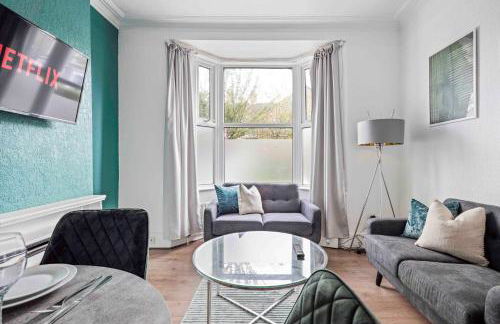 Parea Living - Hackney, 4-Bedroom Victorian House w Big Garden - Foto 26