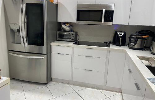 Beautiful House 7 min from Miami Airport w FREE parking - Photo 55