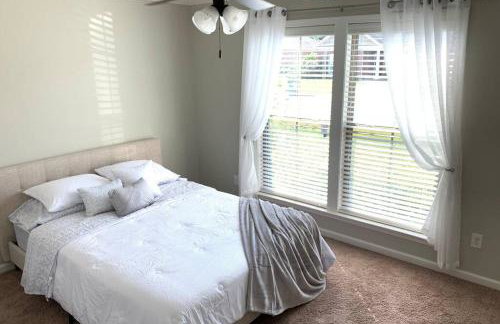 Peaceful 3BR/2BA Hidden Lake Home Near ACOM w/WiFi - Foto 6