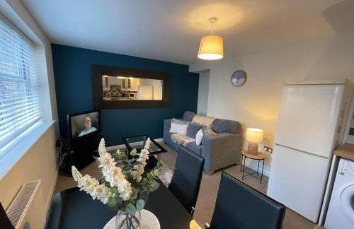 Large Apartments next to East Midlands Airport with Free Gated Parking! - Photo 56