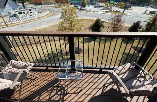 Pet friendly Wi-Fi luxury gated community downtown Greenville - Photo 15