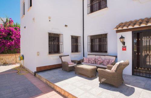 Dream beach-side villa with sea views & close to golf - Photo 52