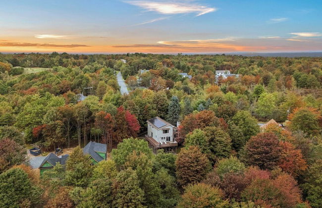 Emerald Bluff by Avantstay Lake Views, Deck, Fire Pit, Game Room - Photo 56