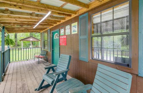 Riverfront Briceville Cabin with Patio and Fire Pit! - Foto 17