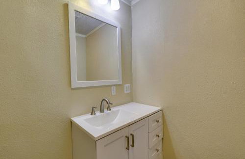 9 Mi to Grove: Home w/ Fire Pit in Southwest City - Foto 25
