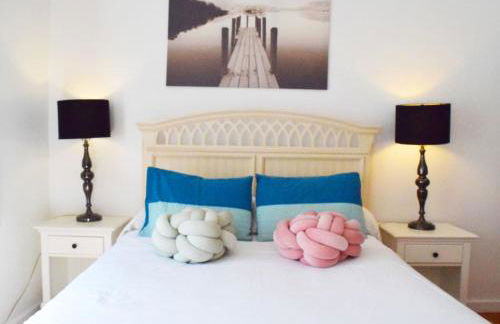 Light-Filled Apt Steps to Beach Convention Center - Foto 9