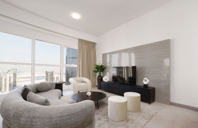 Maison Privee - Elegant and Panoramic Sea View Apt on Al Reem Island - Photo 8
