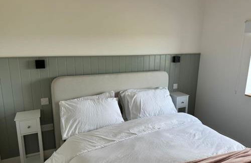 The Hayloft, Modern 4 Bed, 8 person, Barn Conversion in a Rural Location with Great Access & Hot Tub - Foto 8