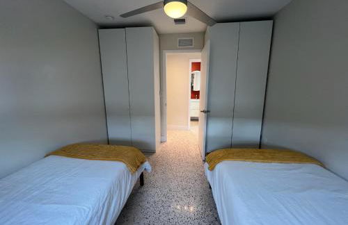 Cozy house close Brickell - Photo 27