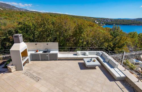 Luxury Villa Oštro with pool & Krk bridge view - Photo 61