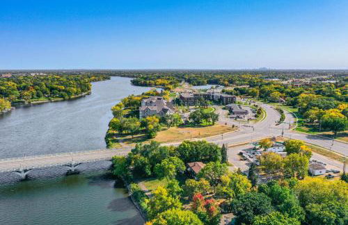 Riverfront Champlin Townhome with Deck and Water View! - Foto 44