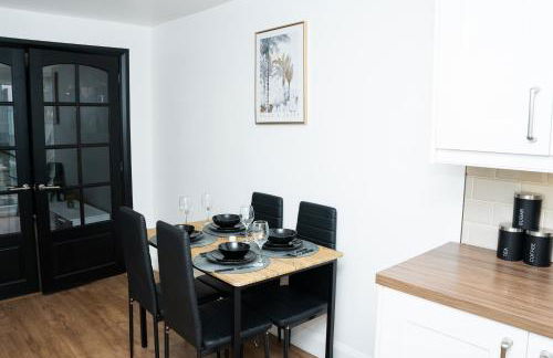 Stylish 3 bed house with free parking - Foto 15
