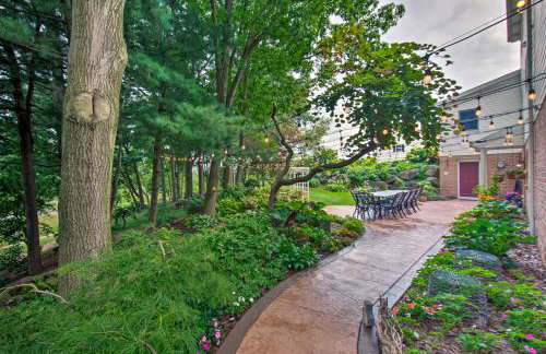 Charming Apartment with Yard and Beautiful Gardens! - Foto 25