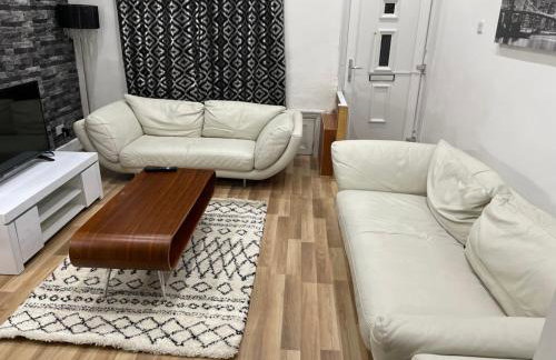 Potters Lodge, Oldham, Manchester by Edl Ventures Ltd - Foto 1