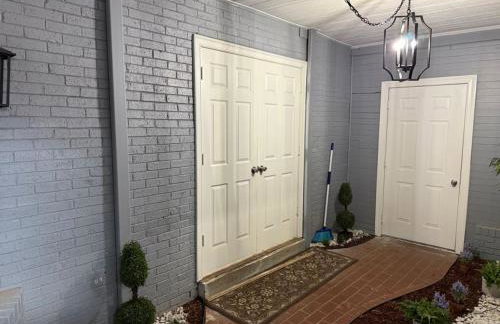 Stylish Remodeled 23 Large beds Near Elvis Presley - Foto 63