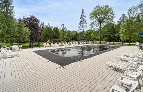 Harbor Springs Condo with Fireplace Near Skiing! - Foto 28