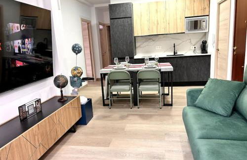 LUJO 10 pax Proyector, Maquina Arcade y Patinetes - Foto 14