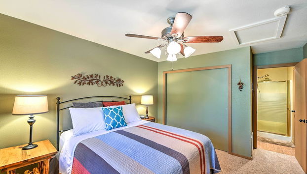 Deck & Forest Views: Peaceful Prescott Cabin - Photo 4, Intérieur